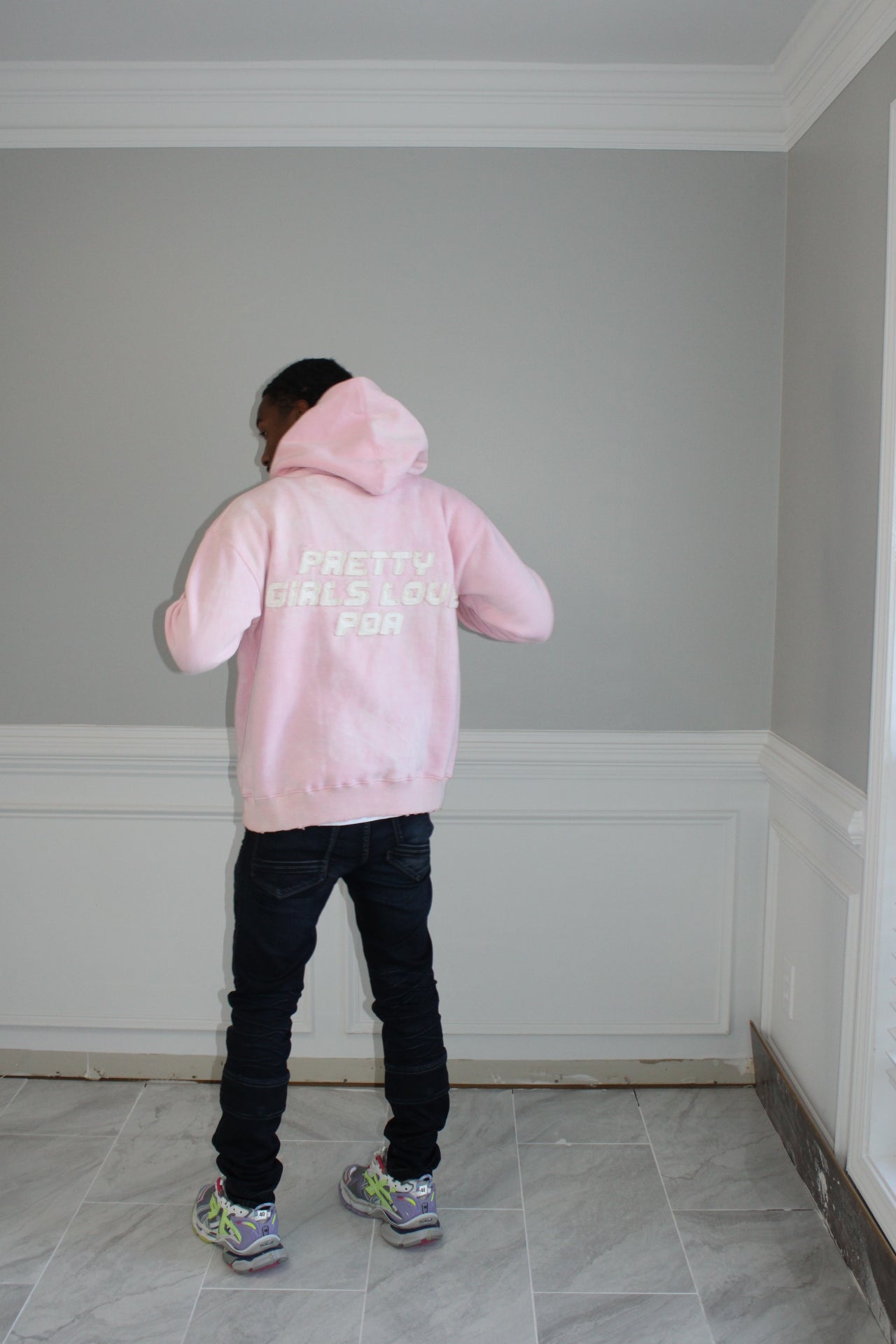 DISTRESSED HOODIE PRETTY GIRLS LOVE PDA